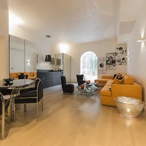 luxury-apartment-broletto-39.italymilanhotels.net/