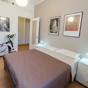 Apartment Roomy, Milan