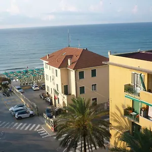  Appartamento Finalmarina Italia